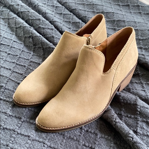 Lucky Brand Tan Ankle Booties with Western Design - Picture 8 of 8